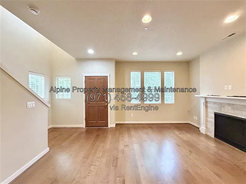 3 bed, 2.5 bath, 1580 sqft, $2,995 — Photo 3
