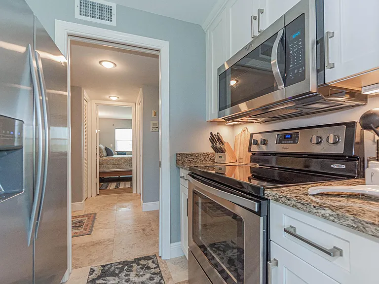 1715 Ocean Dr #3B — Photo 11