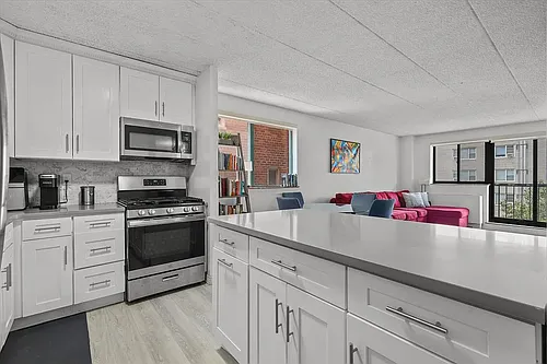 3220 Fairfield Ave #4D Photo 1 3220 Fairfield Ave #4D Photo 1