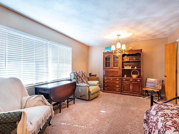 5th image of 621 Willowood Ln