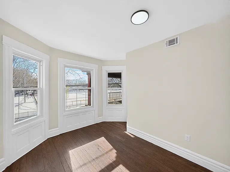 345 Walnut St #3R — Photo 7