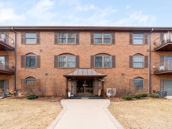 1360 Kimberly Ridge Rd APT 211, Bettendorf, IA 52722