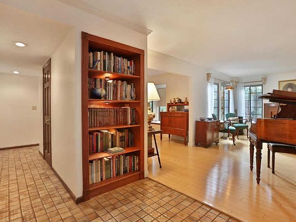 5th image of 252 Saint Antoine St