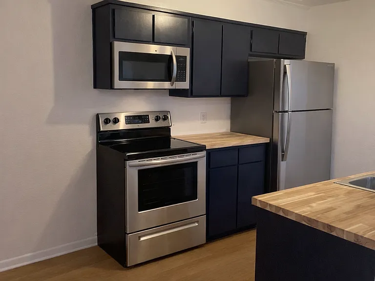 518 E Cypress #12 — Photo 3
