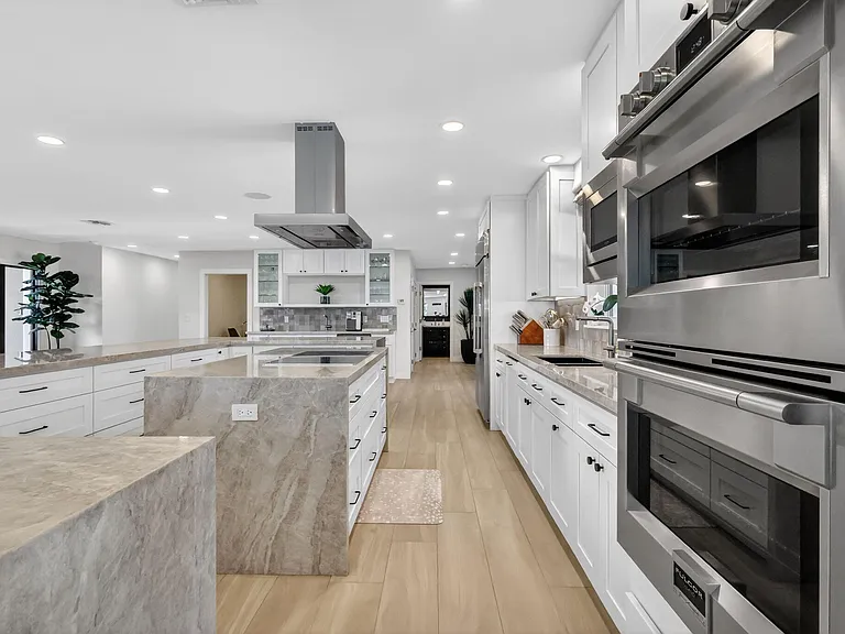 937 SW 34th Ct — Photo 8