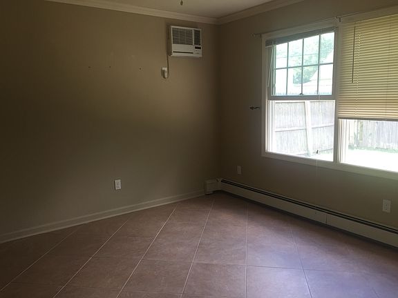 4th image of 50 Stone Ln