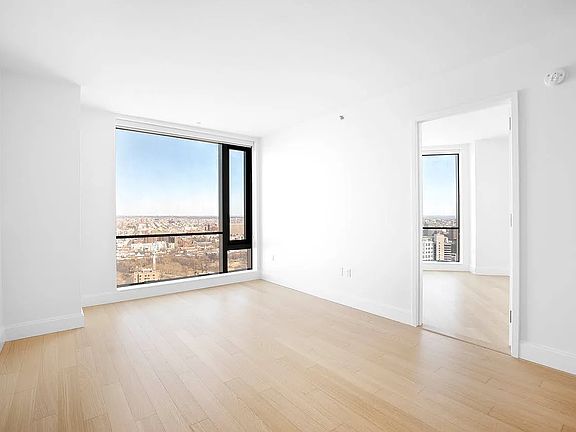 2nd image of 10 City Pt APT 44E
