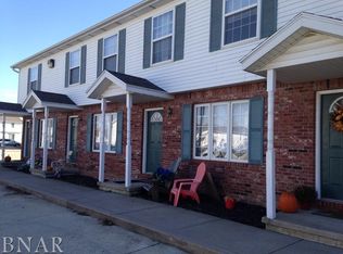 17 Fetzer Ct, Bloomington, IL 61704
