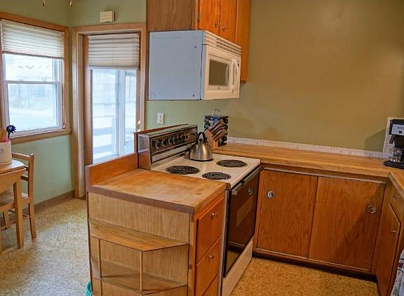 4th image of 301 12th Ave S