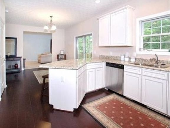5th image of 107 Whistle Dr
