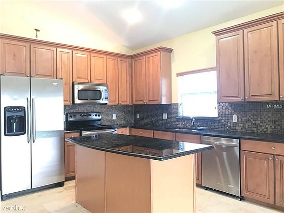 3rd image of 846 Hacienda Cir