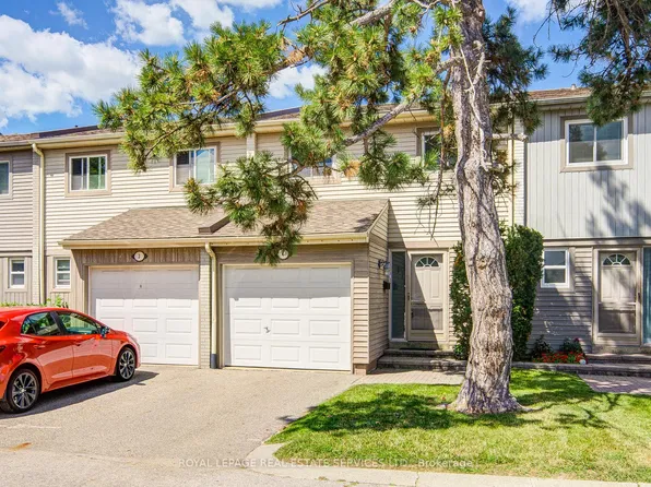 3500 Glen Erin Dr #4, Mississauga, ON L5L 1W6