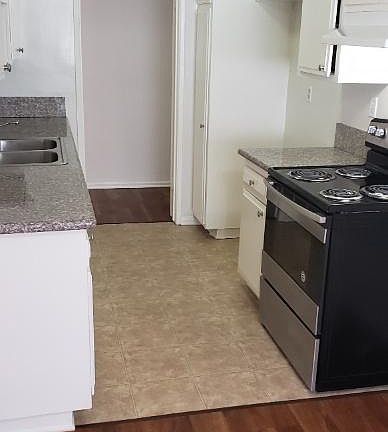 2nd image of 11922 Kling St #111