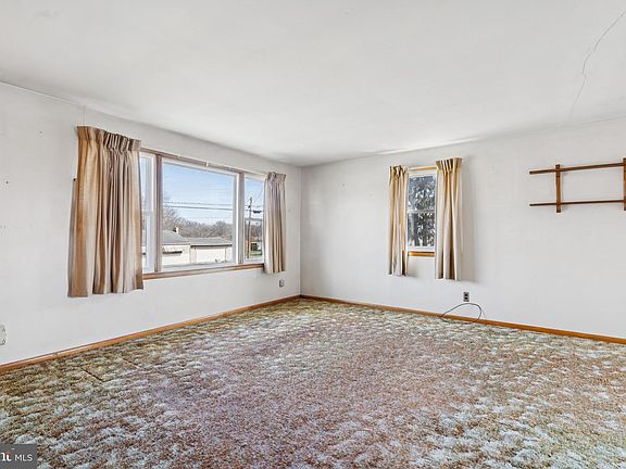 3rd image of 68 S Tilbury Rd