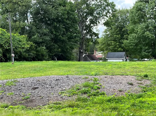 535 E Prairie St, Harrisville, PA 16038