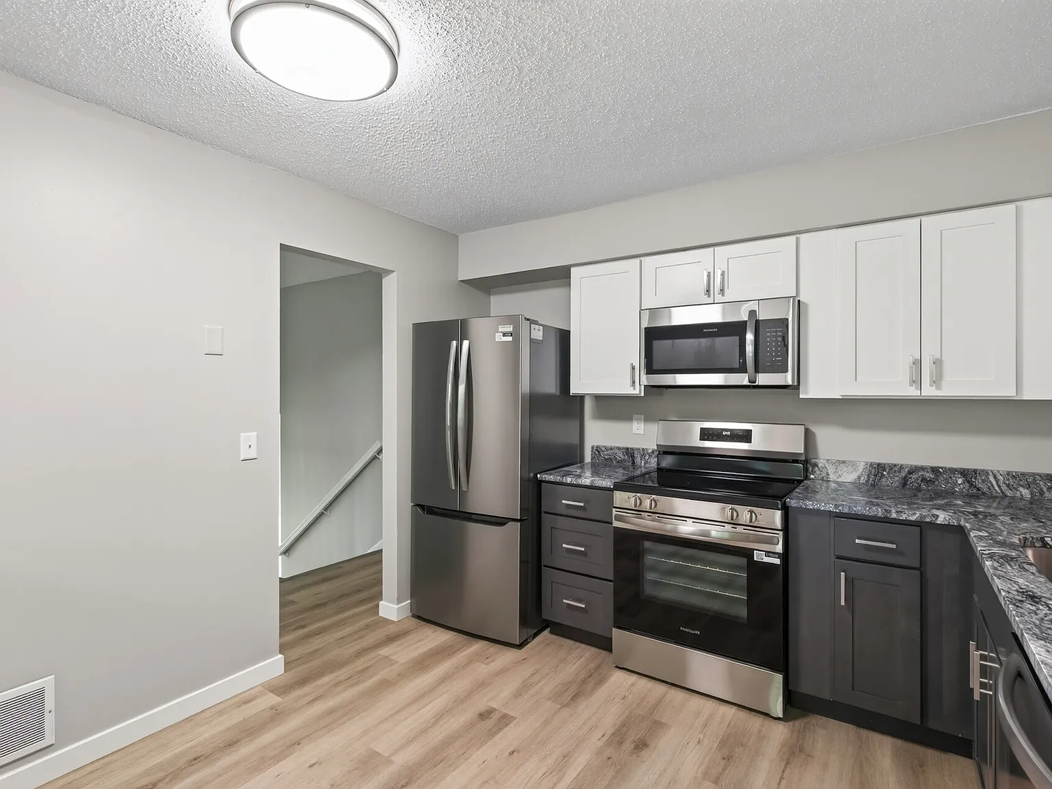 4 bed, $3,050 — Photo 2