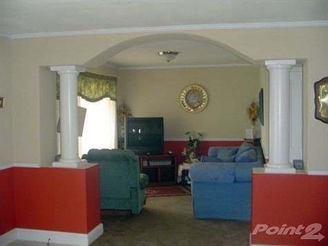 Gergeous Entry to Living Room