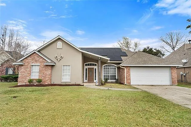 3 bed, 2.0 bath, 1890 sqft, $2,200 — Photo 1
