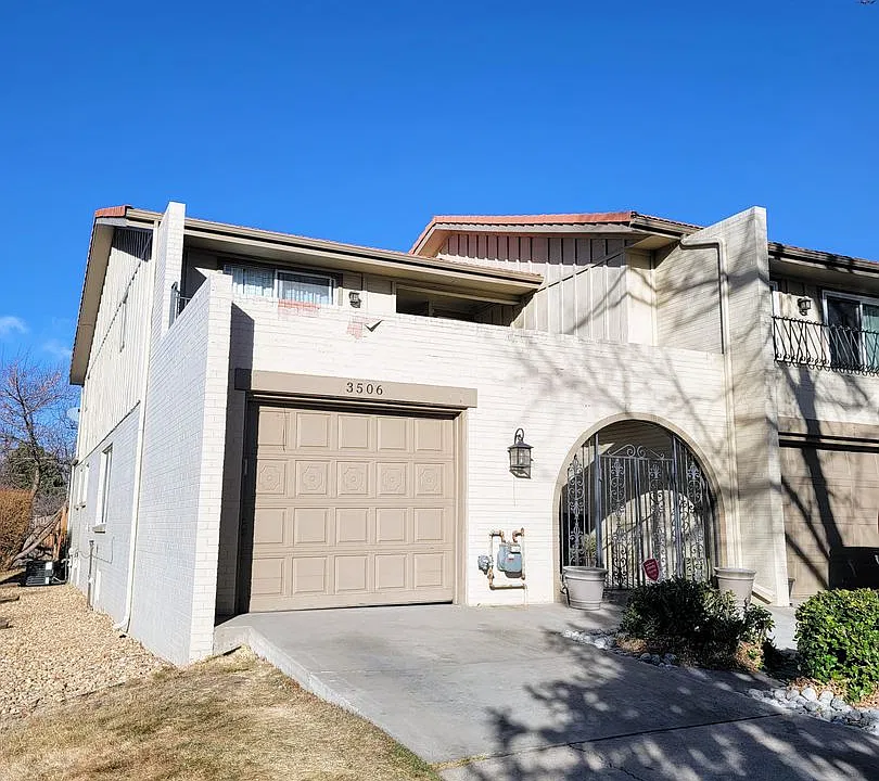 3506 S Hillcrest Dr