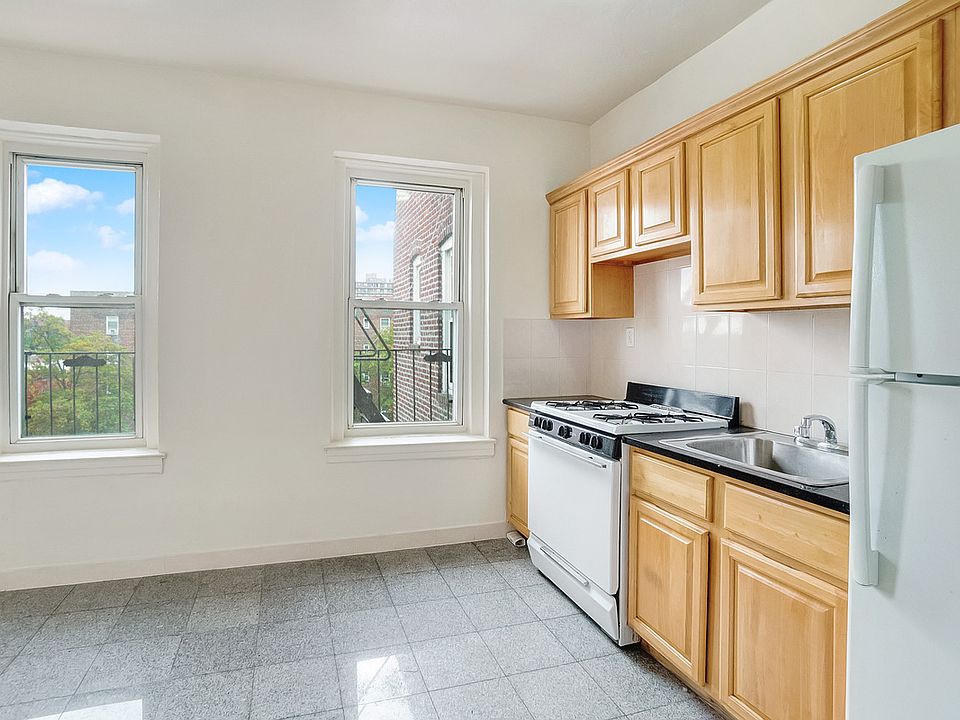 1st image of 36-20 Parsons Blvd #G6