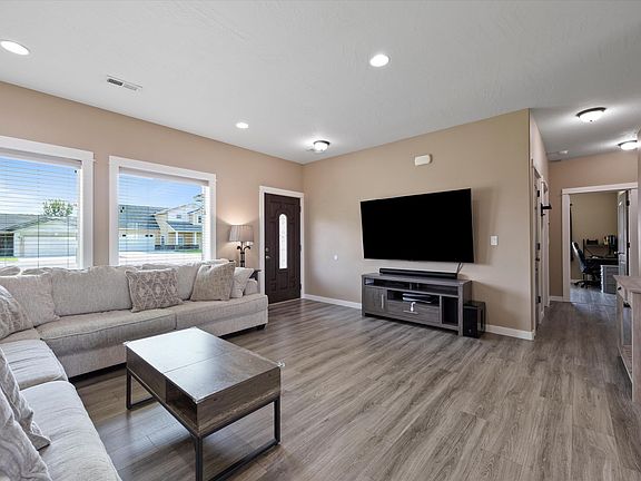 4th image of 2314 Famville Ct