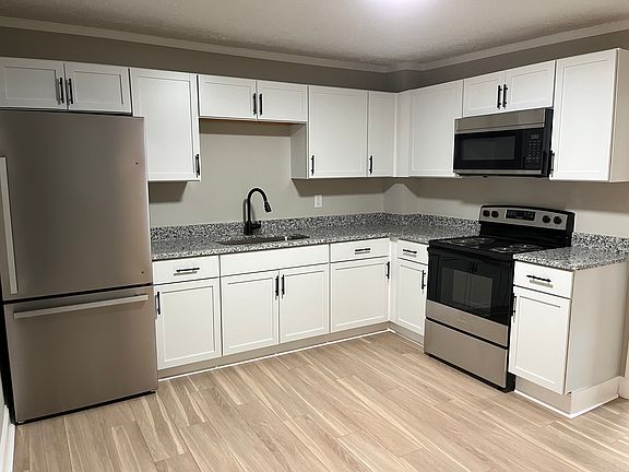 Full kitchen