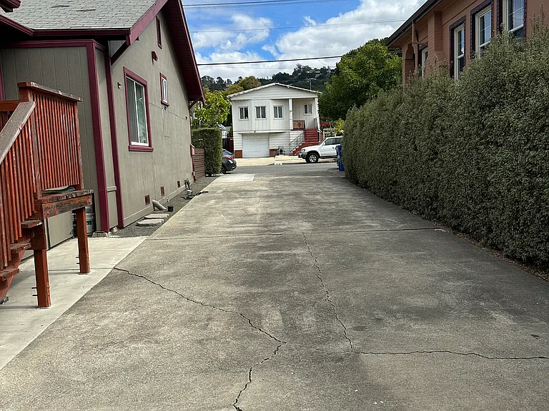 1517 Liberty St — Photo 2