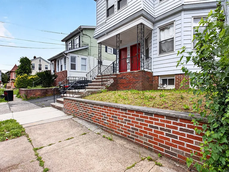 49 Welland Ave — Photo 3