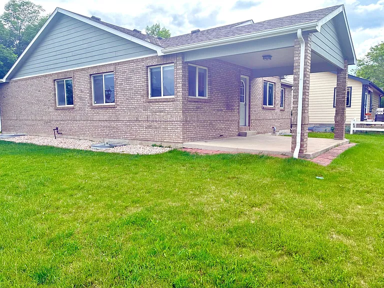 2597 Turquoise St — Photo 2