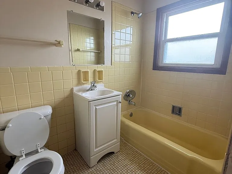 9015 W Thurston Ave — Photo 7