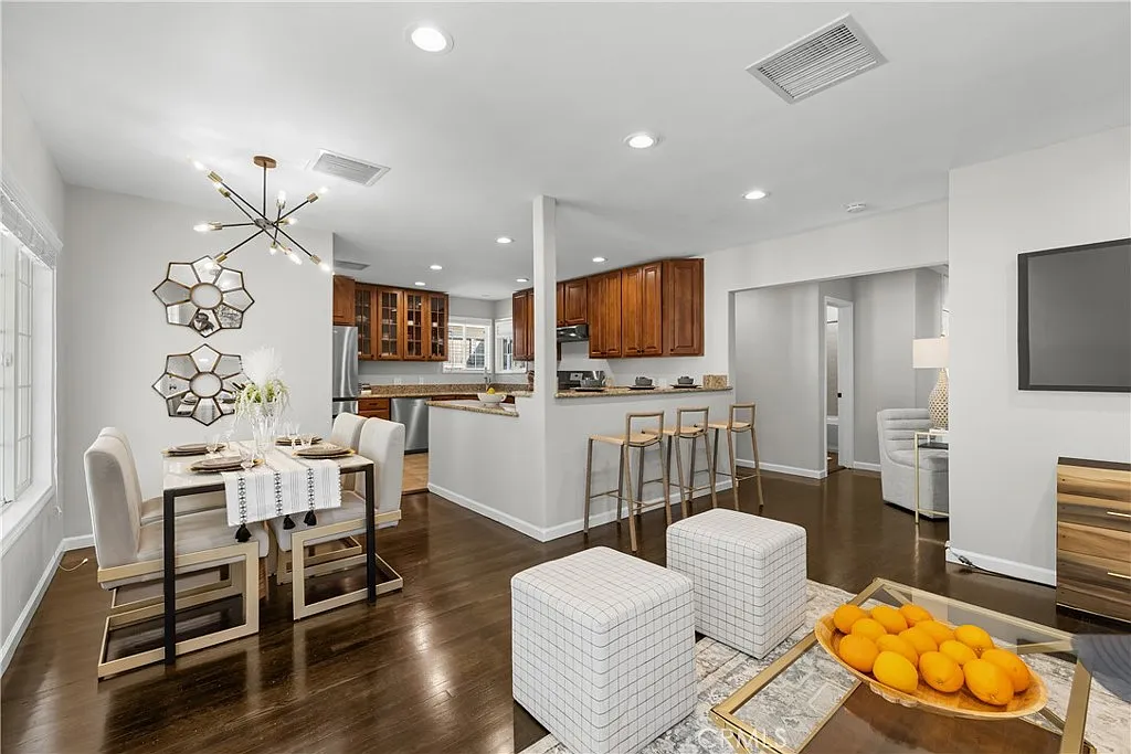 6737 Jellico Ave photo 1