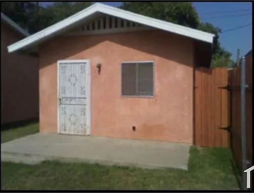 5922 S San Pedro St — Photo 1