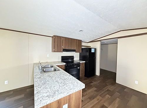 3rd image of 3014 Preston Ave Trailer 76