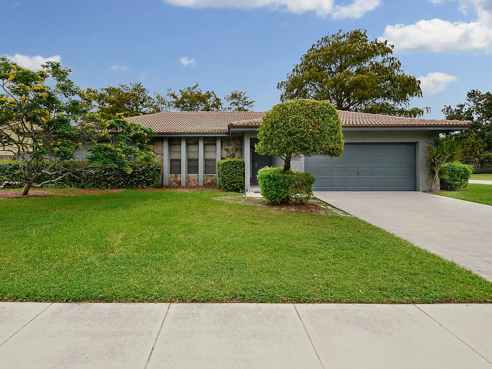 3 bed, 2.0 bath, 1979 sqft, $4,355 — Photo 1