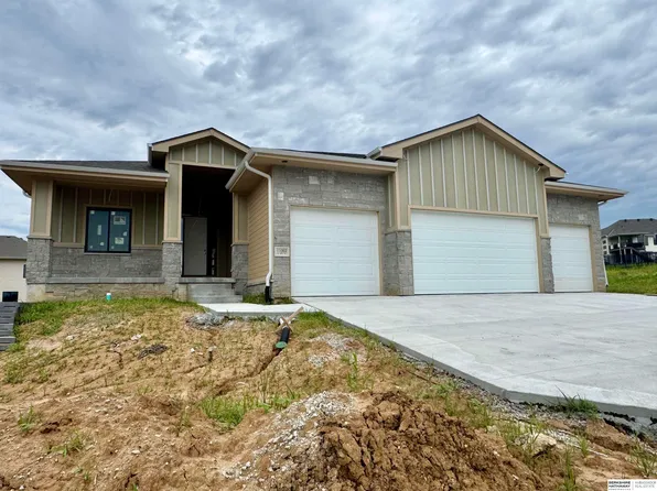 11002 S 101st St, Papillion, NE 68046