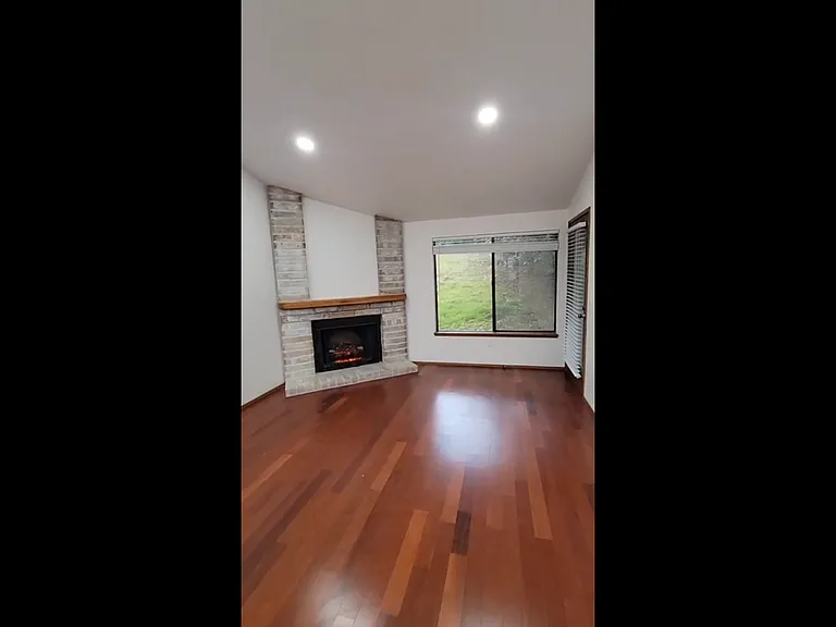 15919 NE 42nd St — Photo 1