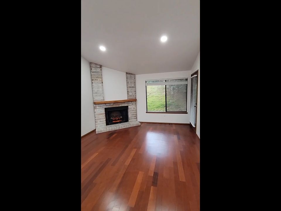 1st image of 15919 NE 42nd St