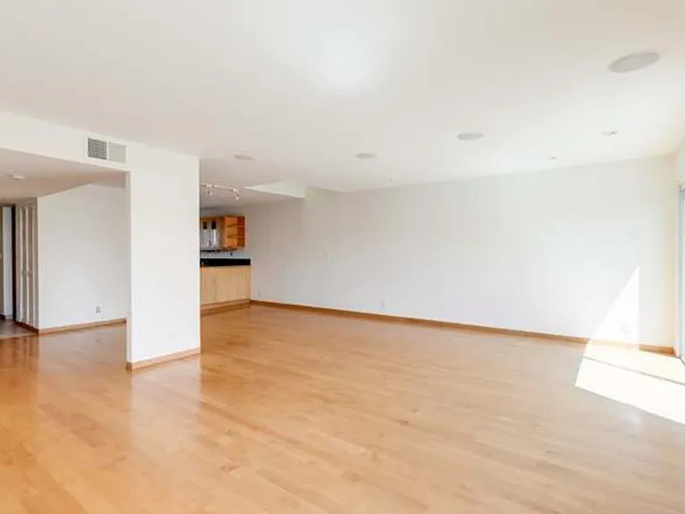 4900 Whitsett Ave #7 — Photo 2