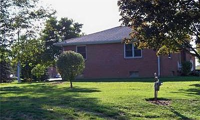 3rd image of 40 Stratford Dr