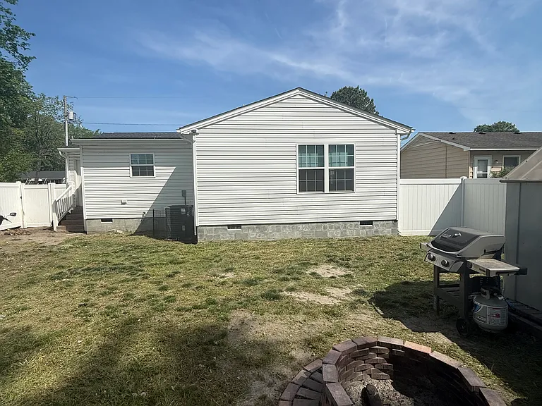 1515 Lindsay Ave — Photo 6