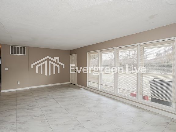 3rd image of 1277 Landis Ln