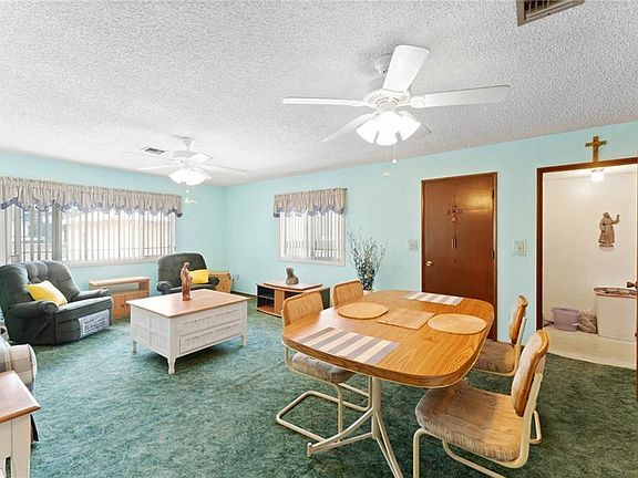 2nd image of 223 E 41st St #2