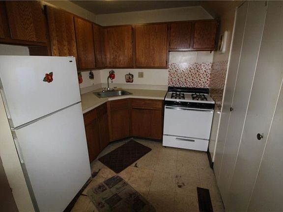 4th image of 821 E 161st St Unit A