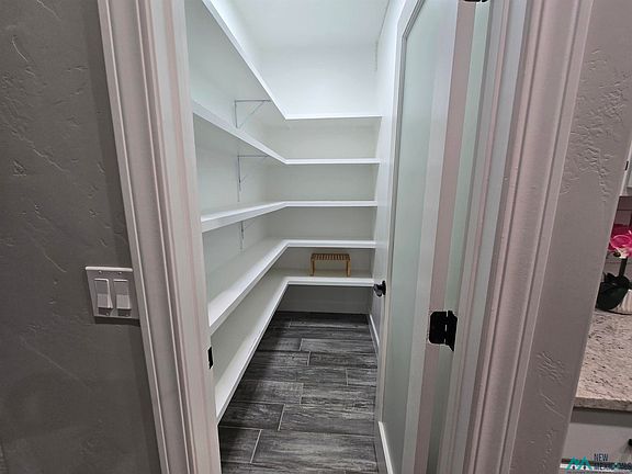 5th image of 1015 Alder Ct
