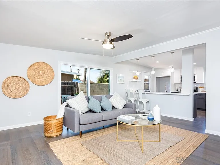 Entry room (Dining or Living Room)
