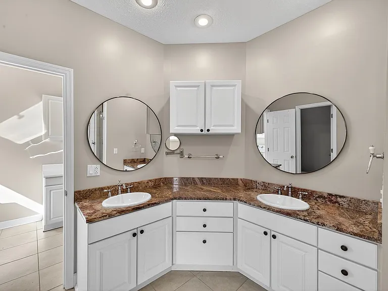 205 Club Villa Dr W — Photo 35