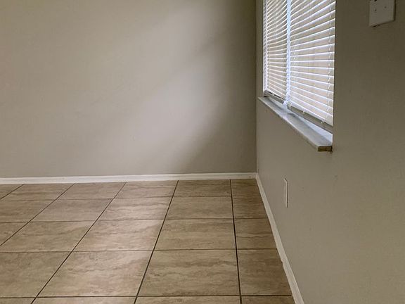 5th image of 2432 SE Richmond St