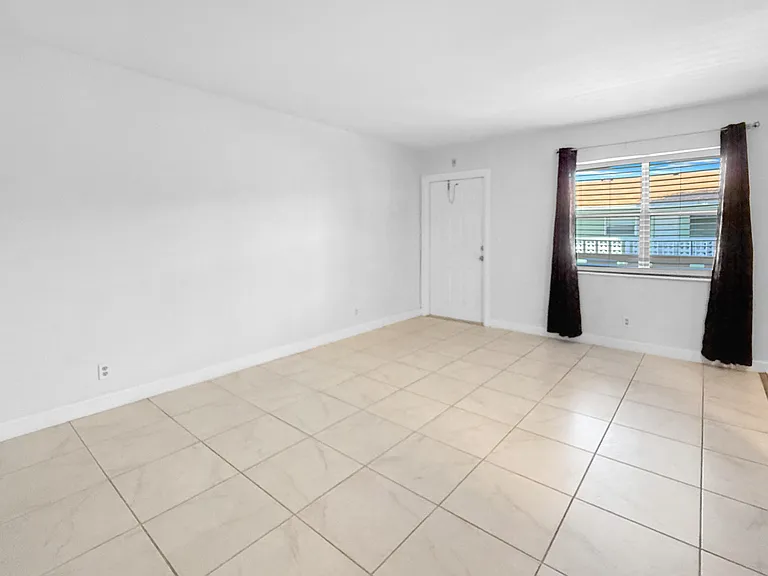 2607 NE 8th Ave #29 — Photo 4