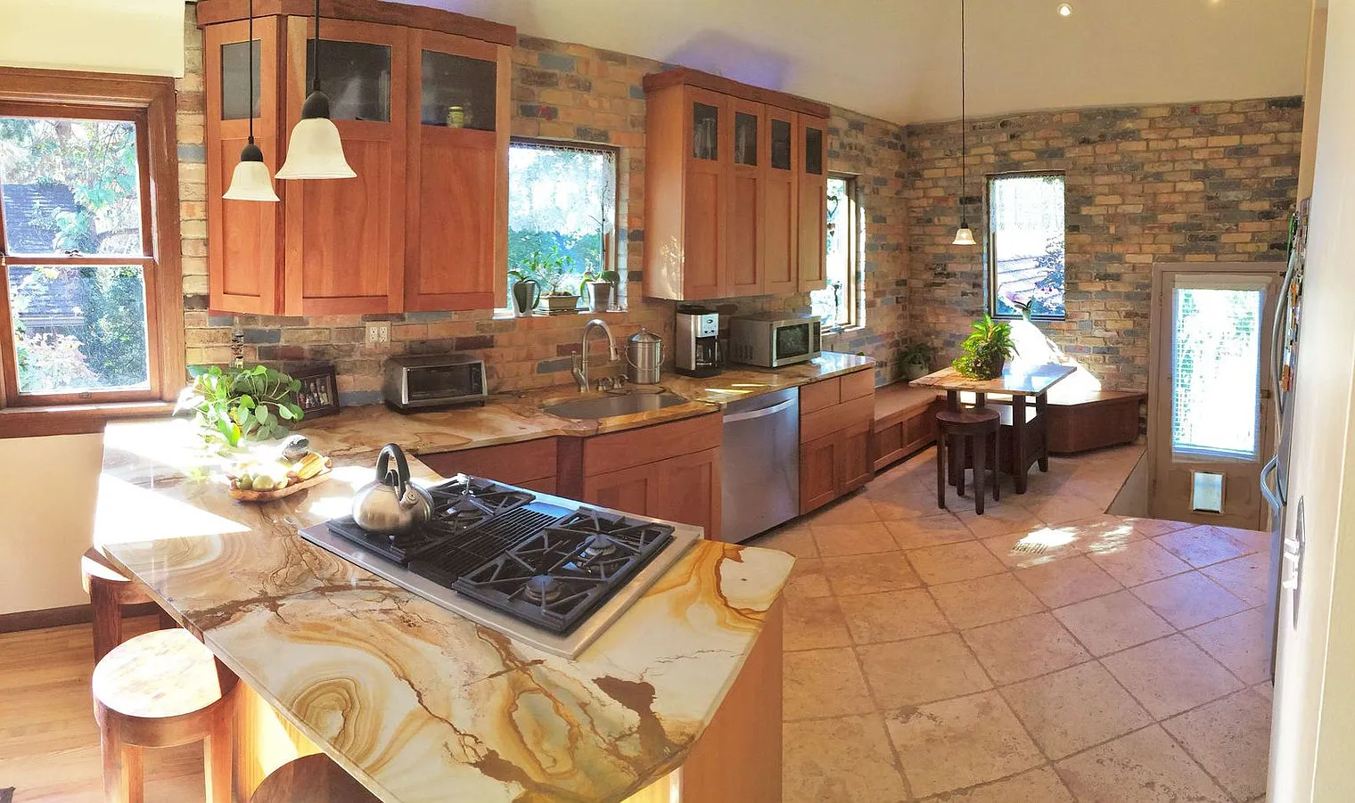 6 bed, 3.0 bath, 2992 sqft, $18,673 — Photo 4