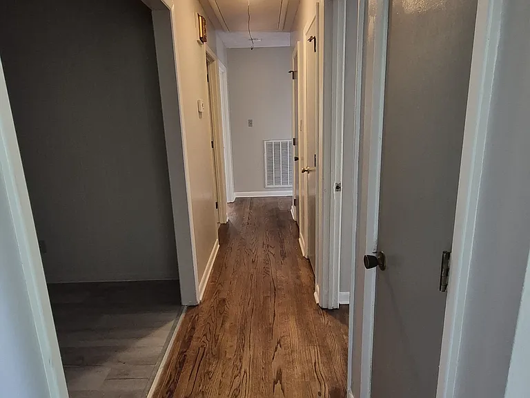 809 W Allen Ln — Photo 4
